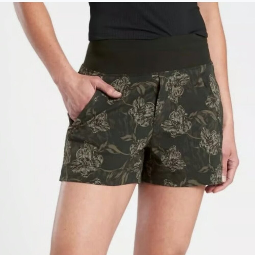 NWOT Athleta  Women Trekkie North Printed Short Terra Firma Olive Hiking 4